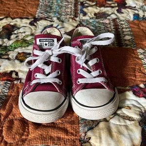 Classic burgundy red converse for toddler